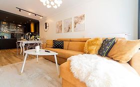 Trevilles Apartamenty - Golden Eye